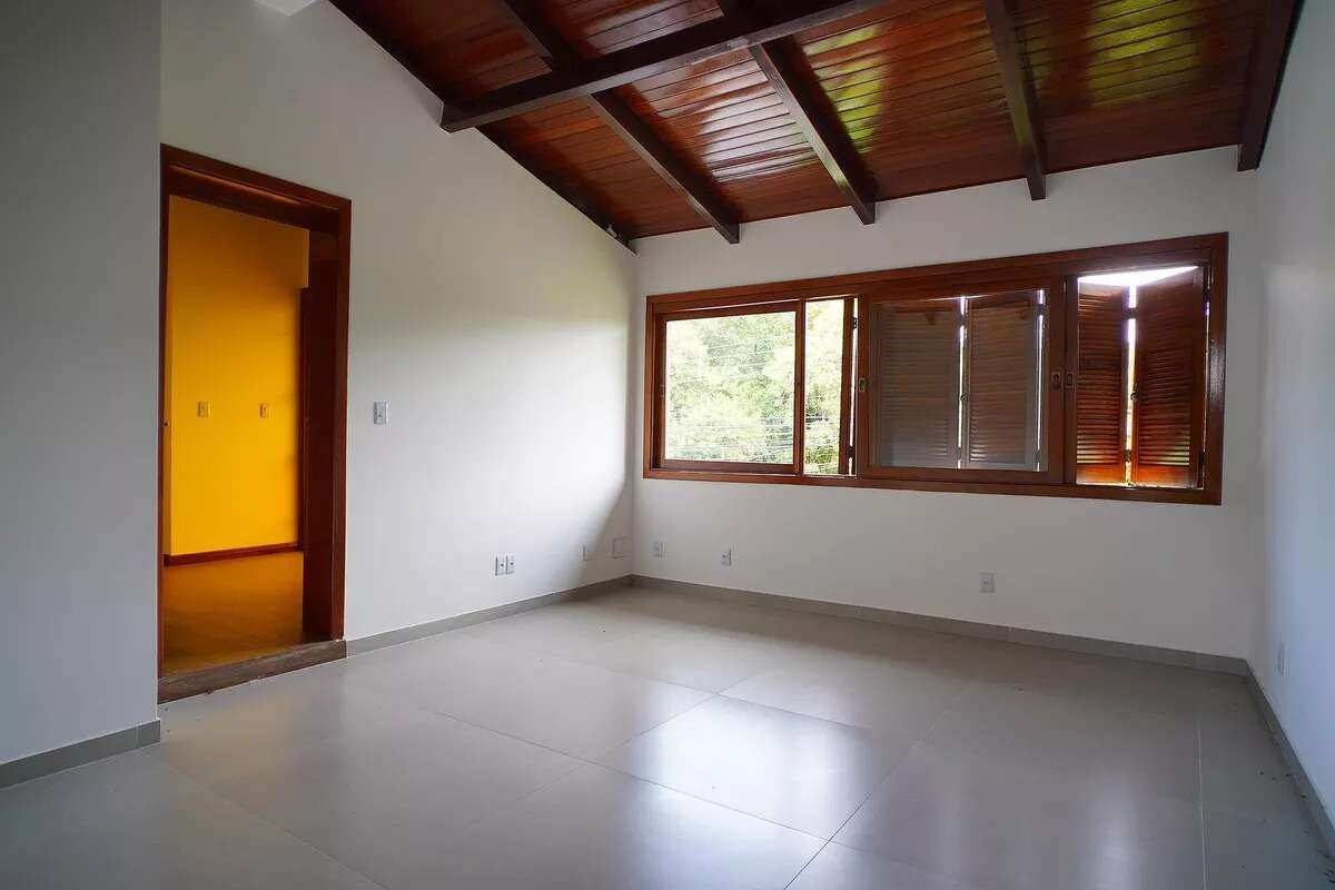 Casa à venda com 4 quartos - Jardim Itu,Porto Alegre