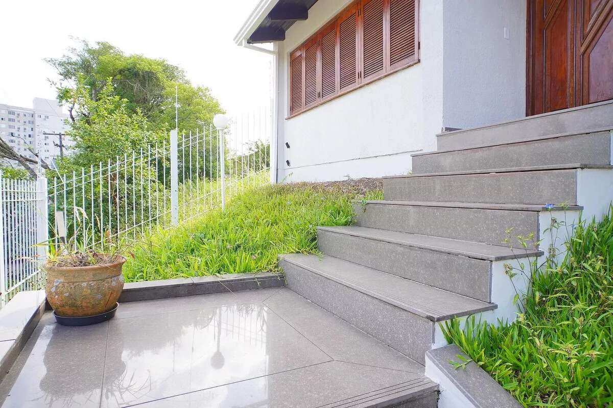Casa à venda com 4 quartos - Jardim Itu,Porto Alegre